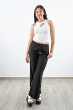 Pantalón negro con franja blanca lateral – vista frontal