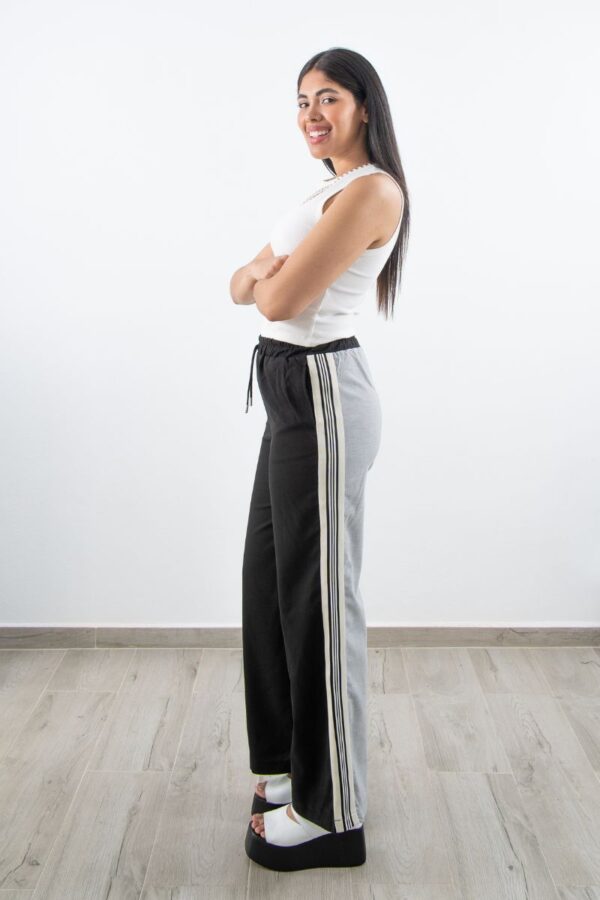 Pantalón jogger bicolor con franja blanca – vista frontal
