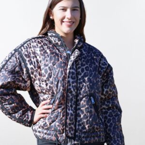 Chaqueta acolchada animal print vista frontal completa.