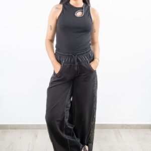 Pantalón oversize negro con cintura fruncida – vista frontal