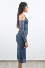 Vestido corto negro con escote en V – vista lateral derecha