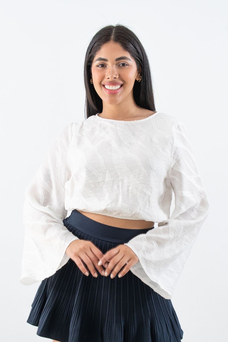 Blusa Ekru de manga larga y textura ligera