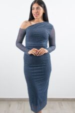Vestido midi azul de tul con hombro descubierto – vista frontal